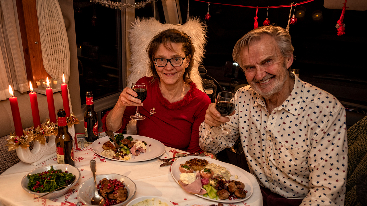 Kocken Linda Abrahamsson, har satt samman ett unikt julbord för campare. Julsmakerna finns där, men både förberedelser och omfattning är anpassade till förutsättningarna i en husvagn eller husbil. Läs artikeln...