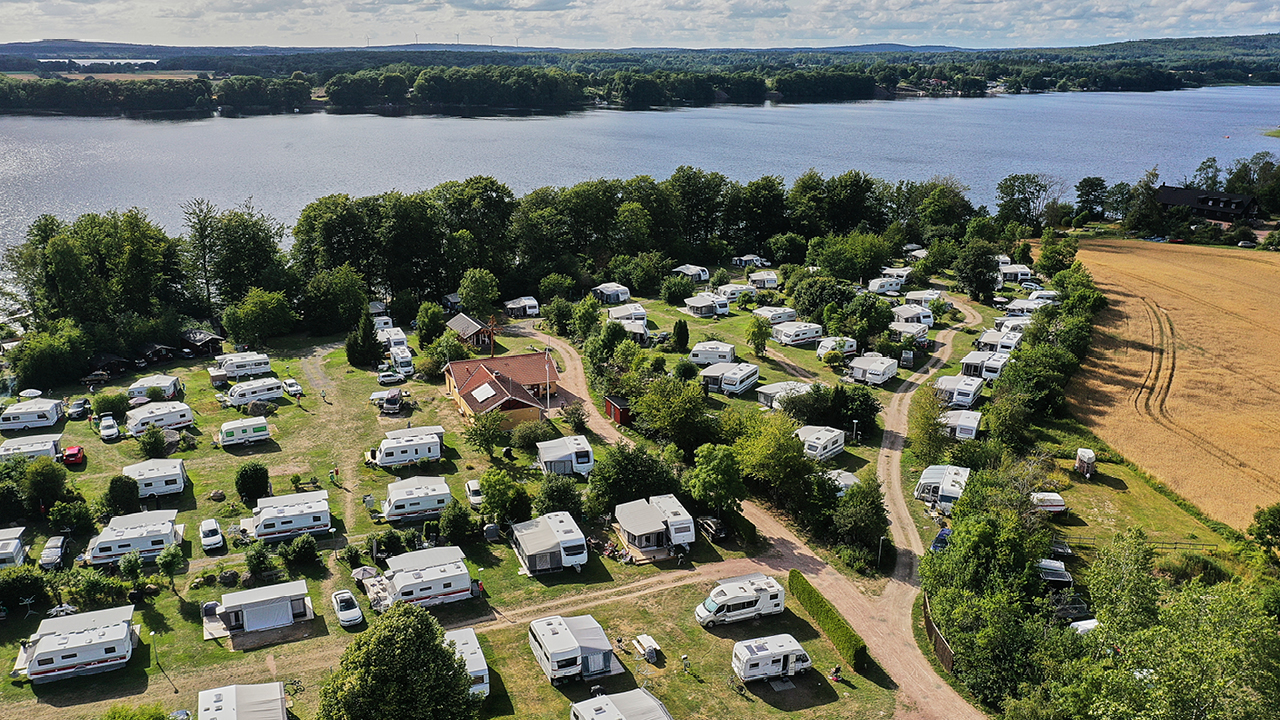 Söndremark camping – på Ivön i Skånes största sjö – har något för de flesta. Här finns lugnet, stor möjlighet till vattenaktiviteter, en uppskattad bastu vid sjön och en egen badplats för alla fyrbenta vänner.