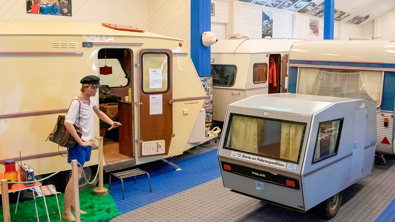 I Dorotea har Polarvagnen tillverkats sedan 1964. Ett stenkast från fabriken finns landets enda husvagnsmuseum. 
Museet visar svenska folkets husvagnssemestrande genom årtiondena.