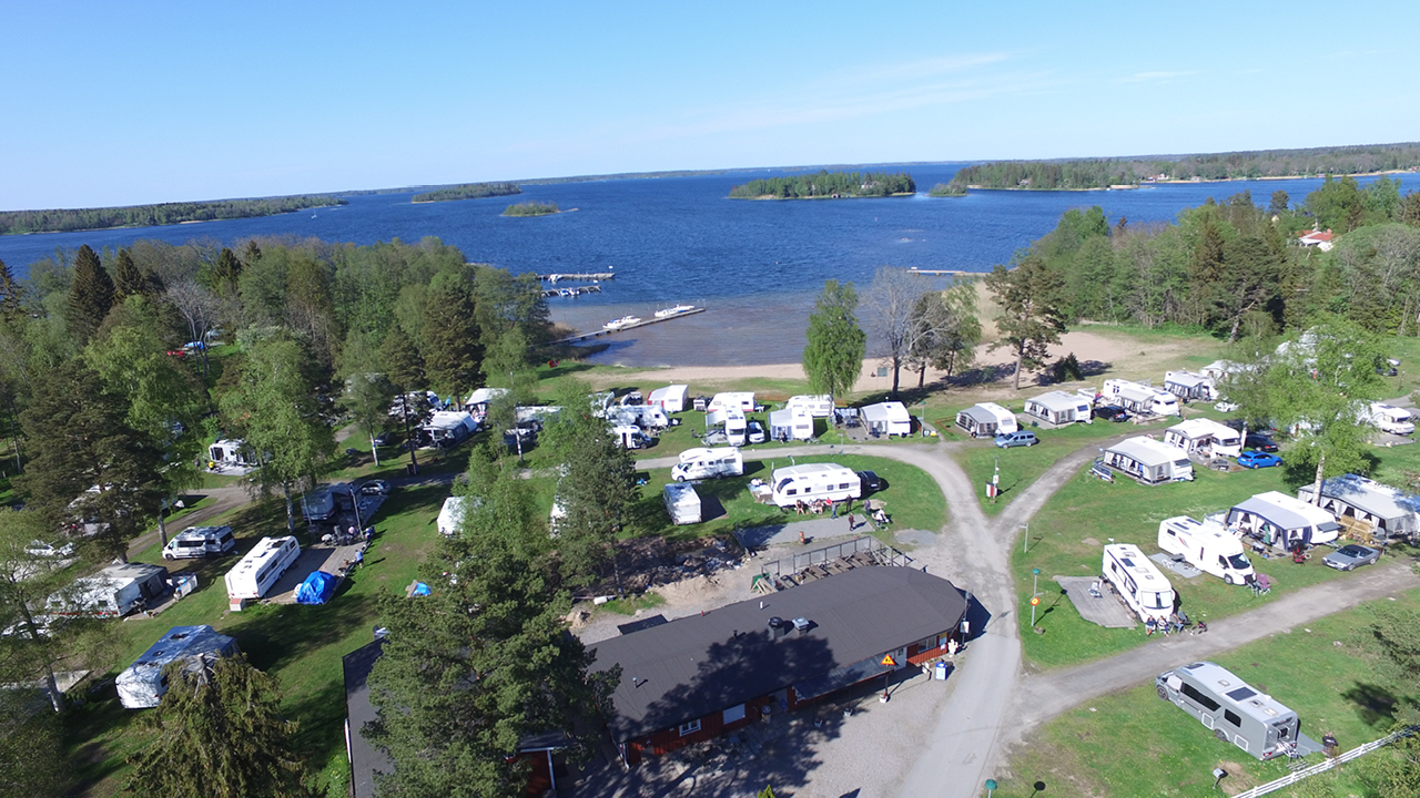 I somras slogs rekordet med antalet campare på Caravan clubs camping Björkö Örn. Nu laddar medlemmarna i Caravan Club om, laddade för en ny säsong där de även driver anläggningens restaurang, Gräddös pärla.