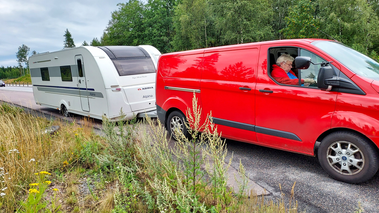 Vart han än åker drar han med sig sin husvagn <br>
Christer Niklasson tillbringar mer än sommarmånaderna i sin husvagn.