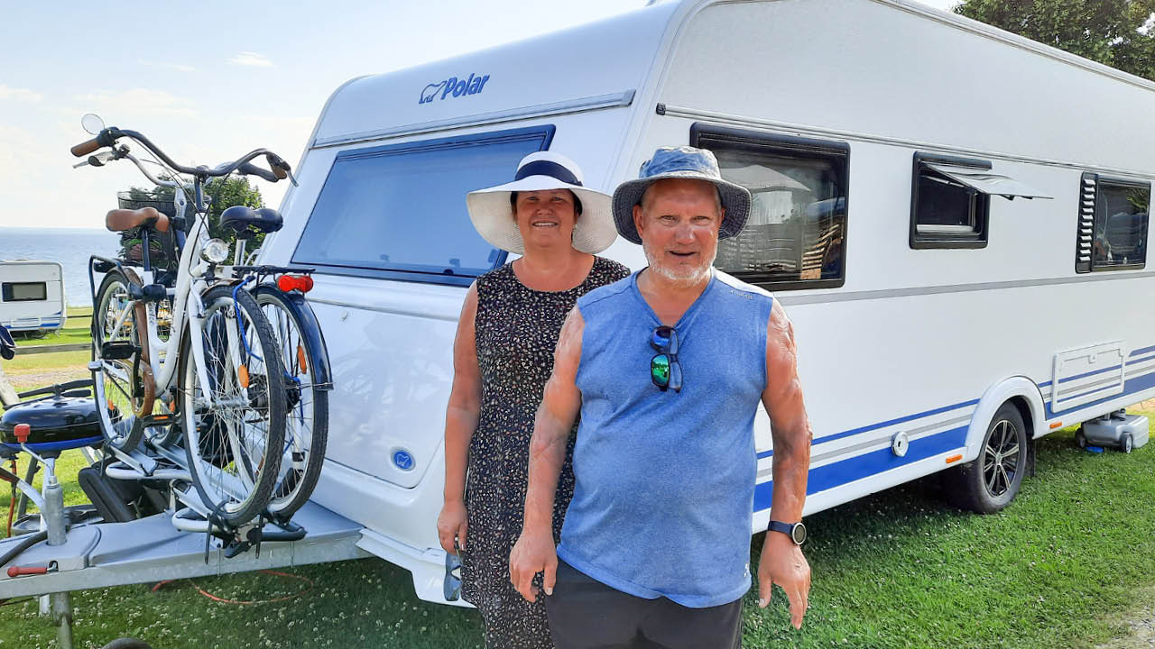I somras, i början av juli, gästade Mullsjöparet Caravan Club Sandviks natursköna camping vid sjön Roxen. Där berättar de att de upptäckte campinglivet för tre år sedan och köpte en...